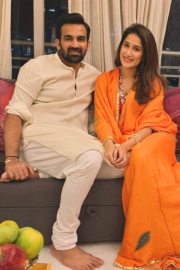 Former Indian cricketer Zaheer Khan wife Sagarika Ghatge IN saree style Photos14