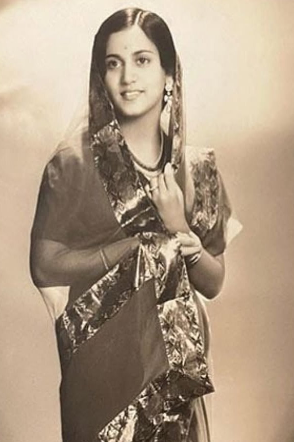 Former Indian cricketer Zaheer Khan wife Sagarika Ghatge IN saree style Photos18