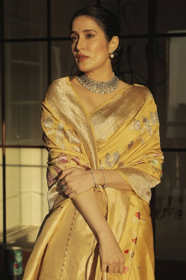 Former Indian cricketer Zaheer Khan wife Sagarika Ghatge IN saree style Photos20