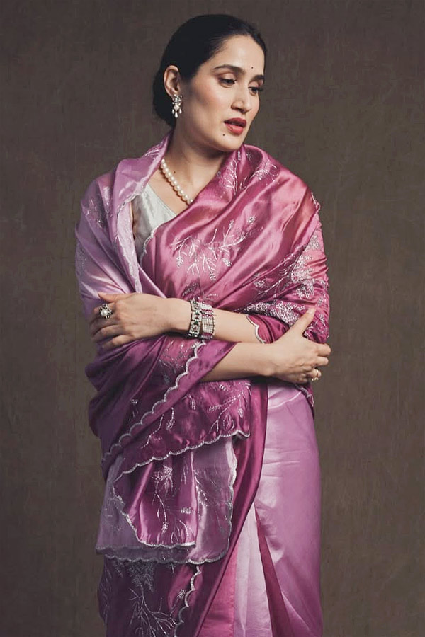 Former Indian cricketer Zaheer Khan wife Sagarika Ghatge IN saree style Photos3