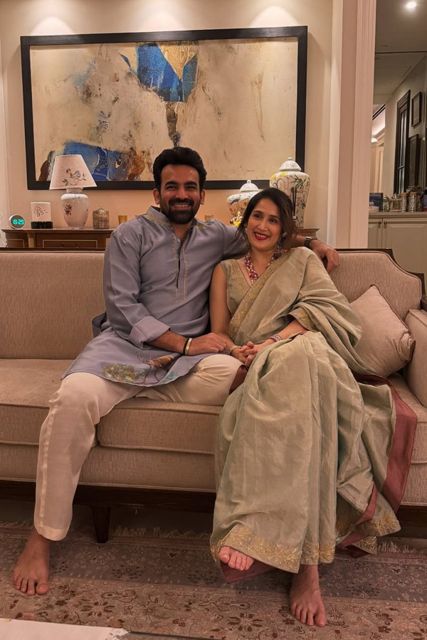 Former Indian cricketer Zaheer Khan wife Sagarika Ghatge IN saree style Photos7