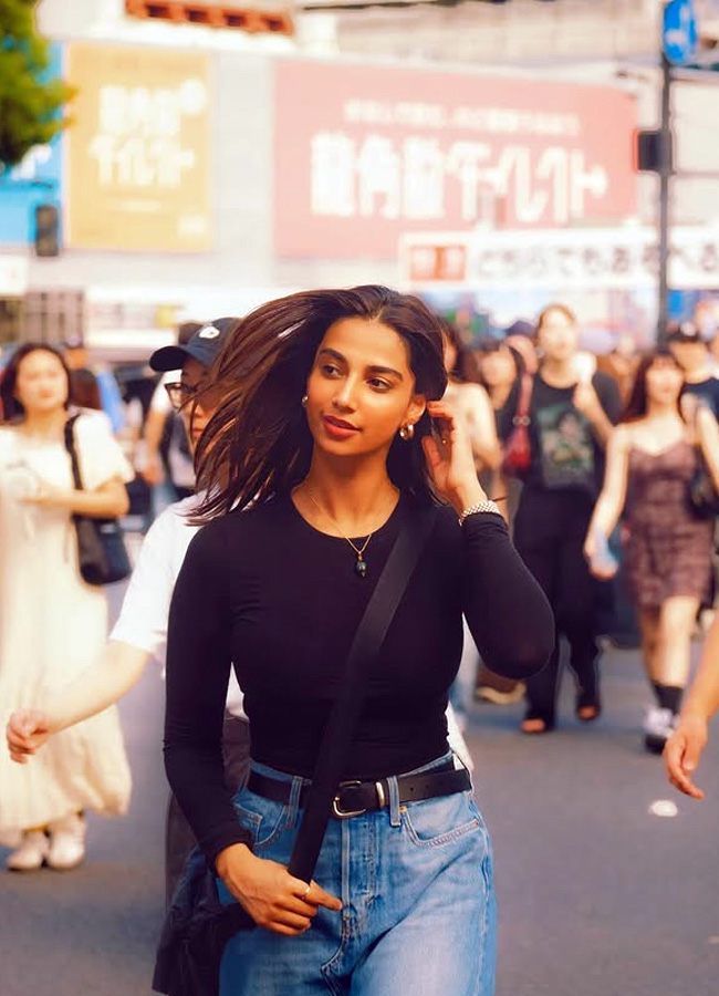 Meenakshi Chaudhary Japan tour (Photos)5