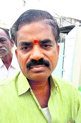 అప్పుడే ఎండ.. అప్పుడే వాన
1