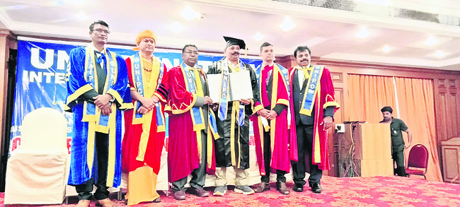 గోపా ఉపాధ్యక్షుడికి డాక్టరేట్2