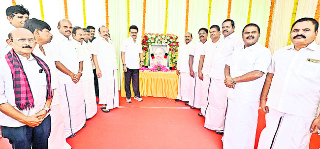 తమిళుల మనో భావాలకు వ్యతిరేకంగా గవర్నర్ మాట్లాడటం విచార1