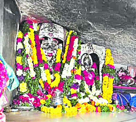 వ్రత వైభవం.. భక్తజన సందోహం 1