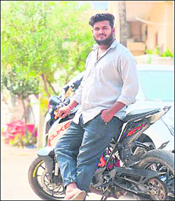 రోడ్డు ప్రమాదంలో యువకుడి దుర్మరణం1
