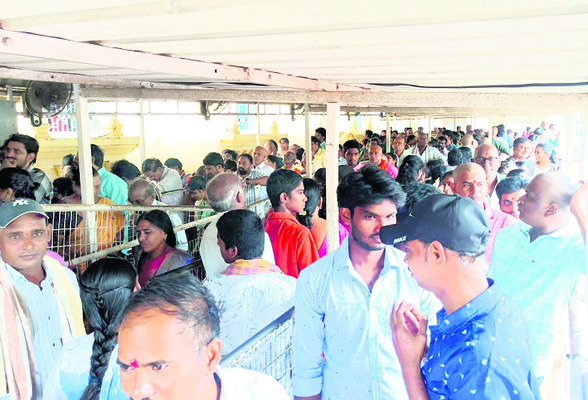 శ్రీవారి క్షేత్రం.. భక్త జనసంద్రం 1