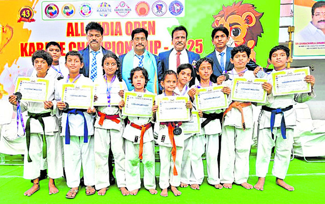 కరాటేలో మంగళగిరి క్రీడాకారుల ప్రతిభ1