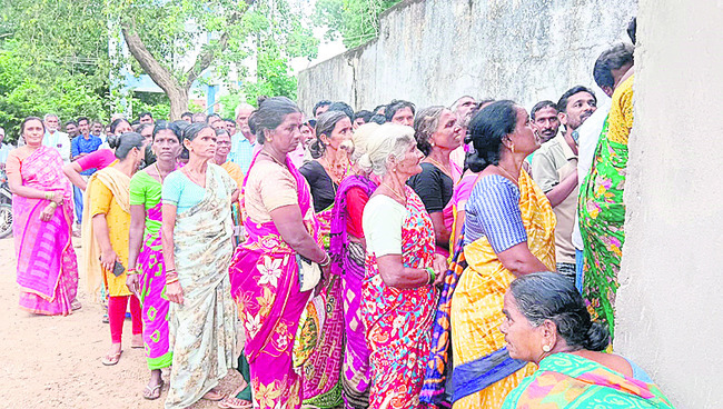 రైతులకు తప్పని యూరియా తిప్పలు2