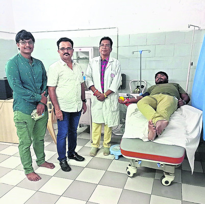 పూర్వ విద్యార్థుల రక్తదానం1