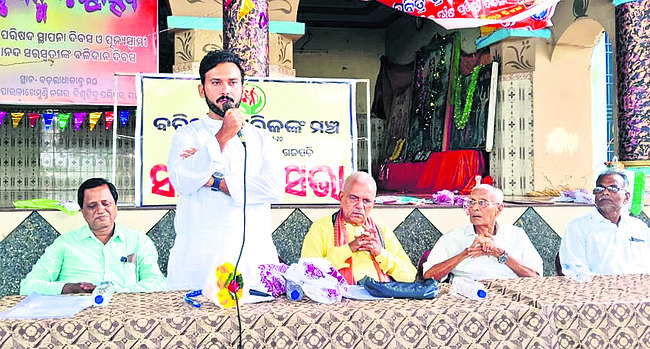 సీనియర్ సిటిజన్ల సమస్యలు పరిష్కరించాలి1
