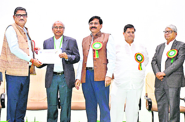సిద్ధార్థ ప్రో వైస్‌ చాన్సలర్‌కు ఐఎస్‌టీఈ అవార్డు 1