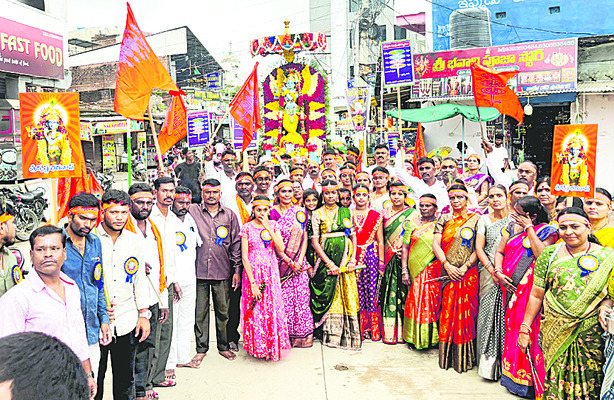 లక్ష గాంధీ విగ్రహాల  ప్రదర్శన పోస్టర్‌ ఆవిష్కరణ 1