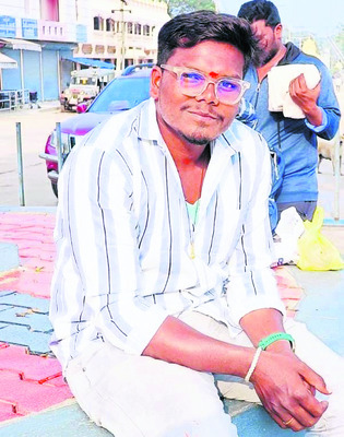 రోడ్డు ప్రమాదాల్లో నలుగురి దుర్మరణం1