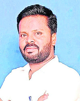 తక్షణమే రోడ్డు నిర్మించాలి 
6