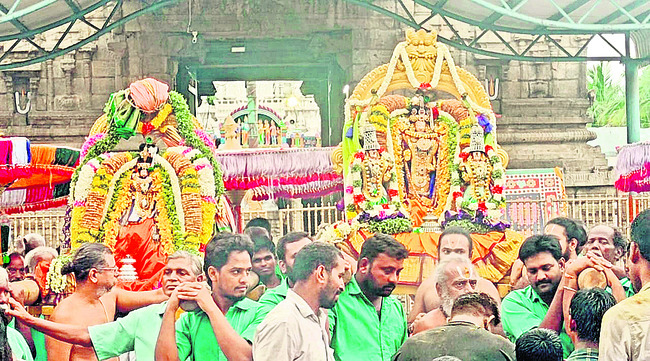 టీచర్ల అపరిష్కృత సమస్యలపై వినతి 
1