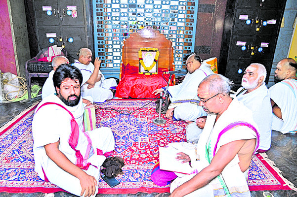 ఇంద్రకీలాద్రిపై భక్తుల రద్దీ 1