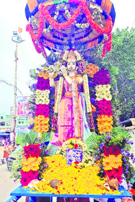 ఘనంగా శ్రీకృష్ణుడి శోభాయాత్ర 1