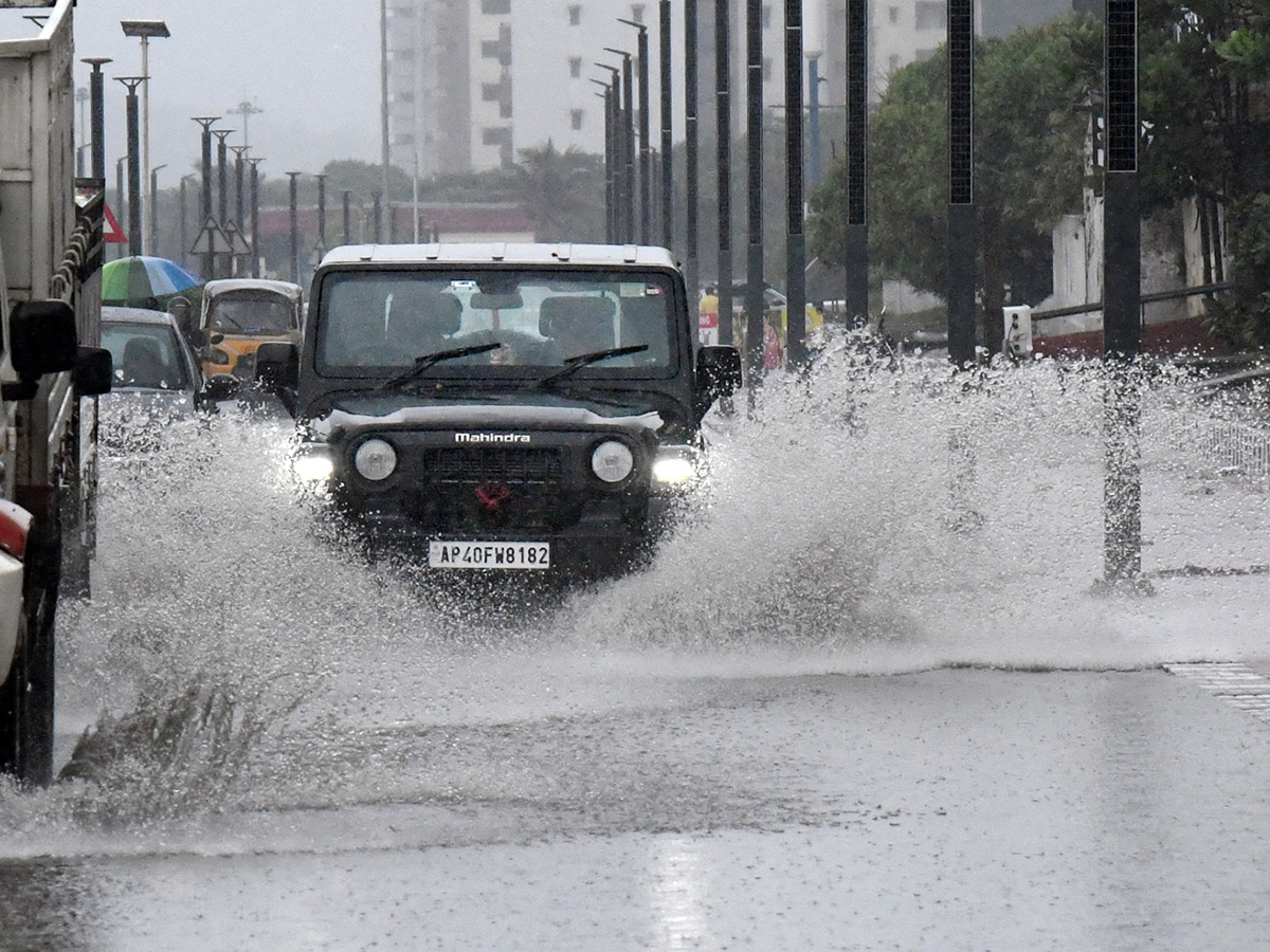 Heavy Rain in Visakhapatnam Today25