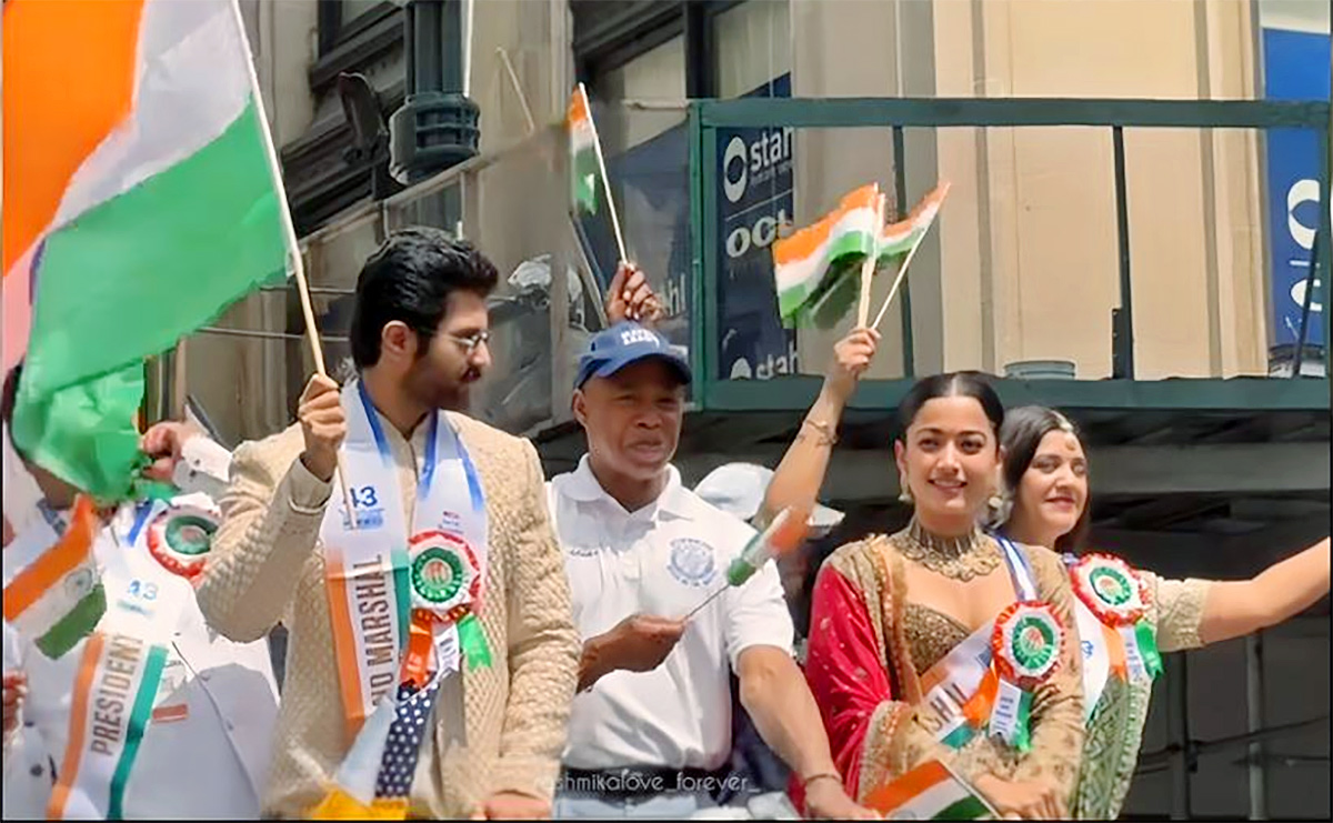 Vijay Deverakonda and Rashmika Mandanna hold hands lead India Day Parade in New York10