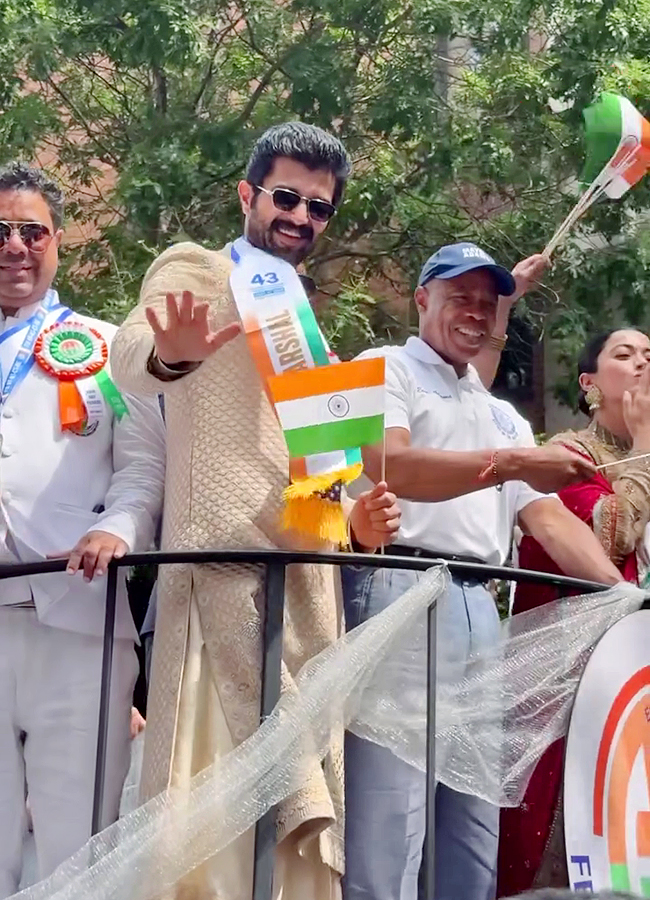 Vijay Deverakonda and Rashmika Mandanna hold hands lead India Day Parade in New York11