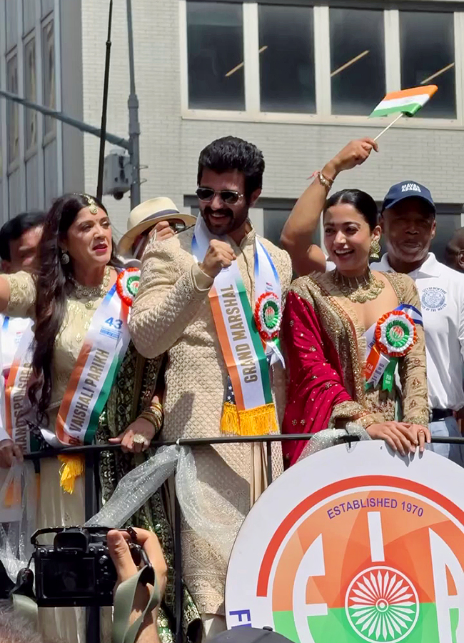 Vijay Deverakonda and Rashmika Mandanna hold hands lead India Day Parade in New York12