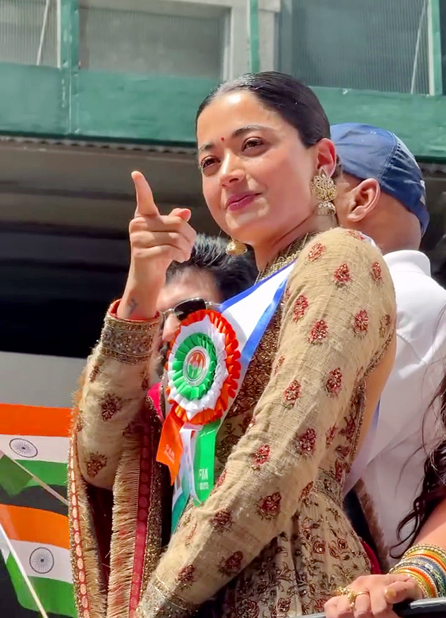 Vijay Deverakonda and Rashmika Mandanna hold hands lead India Day Parade in New York16