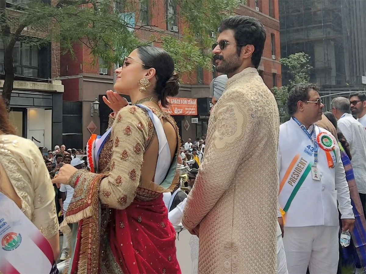 Vijay Deverakonda and Rashmika Mandanna hold hands lead India Day Parade in New York19