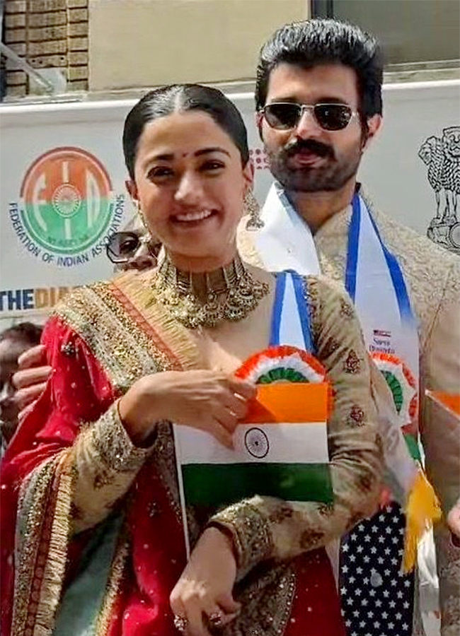 Vijay Deverakonda and Rashmika Mandanna hold hands lead India Day Parade in New York2