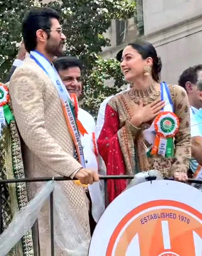 Vijay Deverakonda and Rashmika Mandanna hold hands lead India Day Parade in New York7