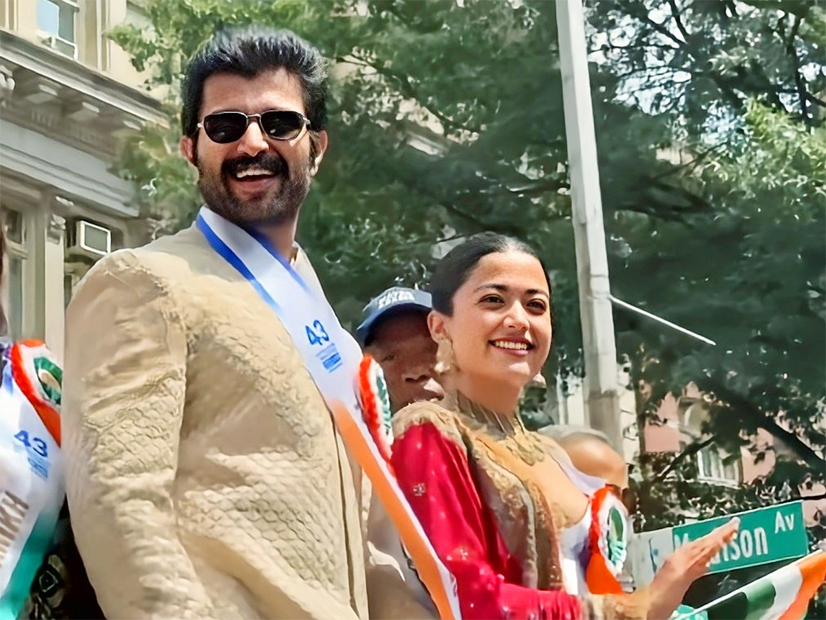 Vijay Deverakonda and Rashmika Mandanna hold hands lead India Day Parade in New York8