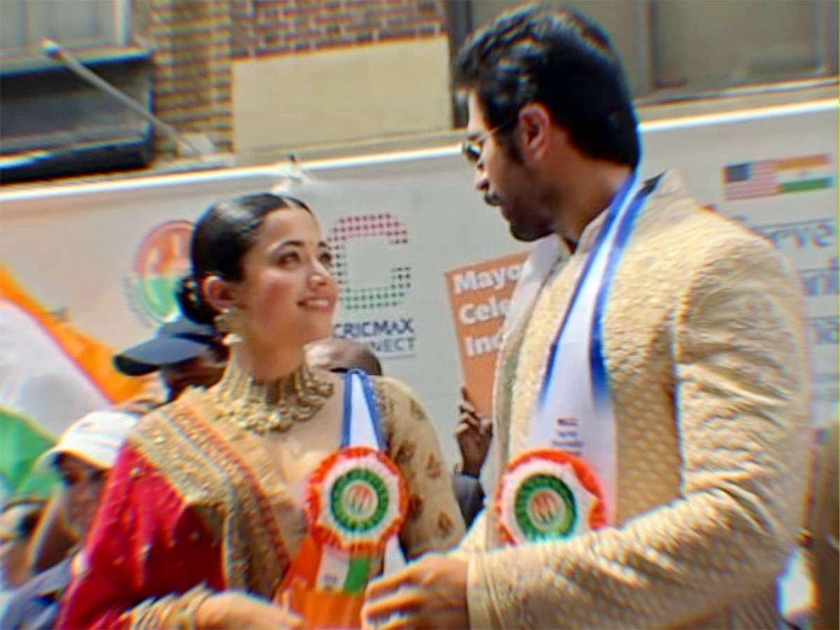 Vijay Deverakonda and Rashmika Mandanna hold hands lead India Day Parade in New York9