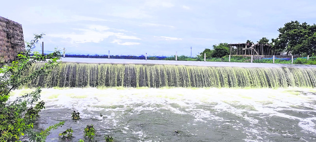 వానజోరు.. వరద హోరు 1