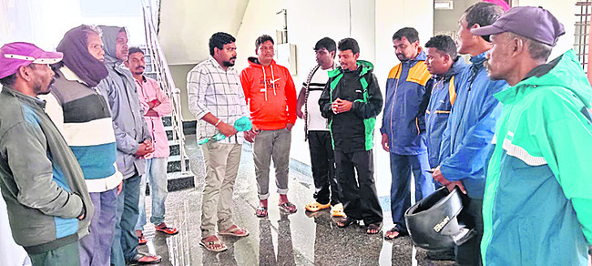 అసౌకర్యాలతో సతమతం 1