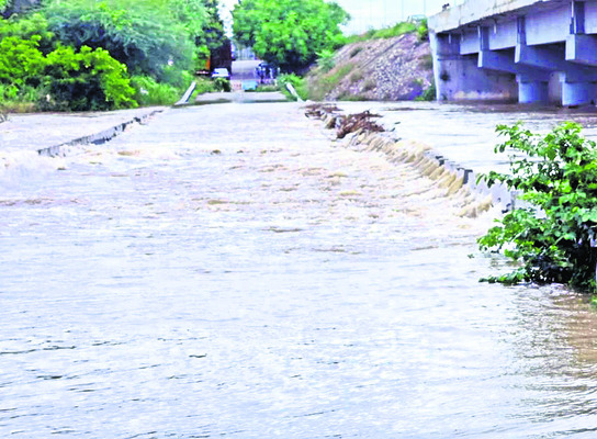 వానజోరు.. వరద హోరు 8