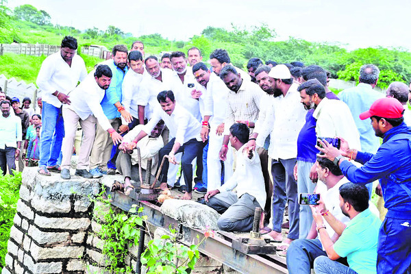 వానజోరు.. వరద హోరు 6
