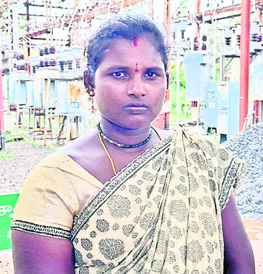 నిరుపేదల బతుకులు రోడ్డు పాలు 2