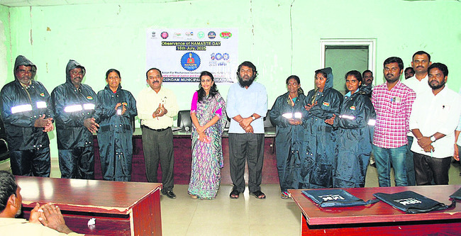 యూరియా కోసం బారులు 4