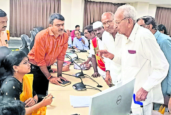 వినతులు త్వరగా పరిష్కరించండి1