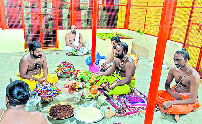 శ్రీనివాసుడి దివ్య పవిత్రోత్సవాలు ప్రారంభం 2