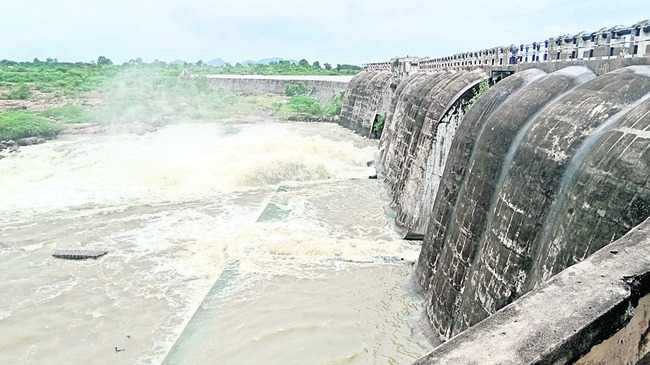 జూరాలకు 2 లక్షల క్యూసెక్కుల ఇన్ఫ్లో 2
