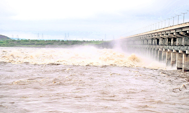 జిల్లాలో మోస్తారు నుంచి భారీ వర్షం 1