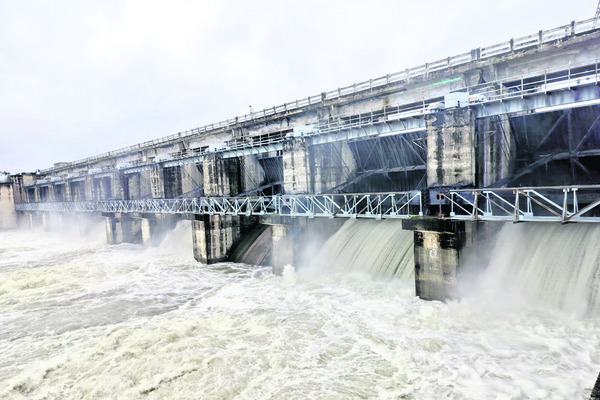 జూరాలకు 2 లక్షల క్యూసెక్కుల ఇన్ఫ్లో 5