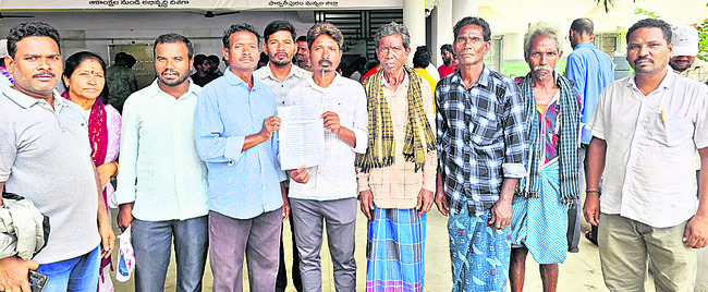 జోరువానలో నిరసన హోరు 3