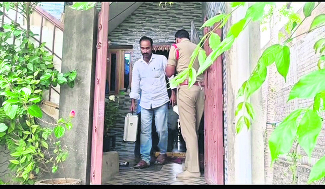 ట్రాక్టర్ బోల్తాపడి డ్రైవర్ మృతి2