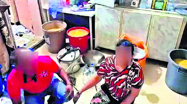మద్యం కేసులో ముద్దాయిలకు దేశ బహిష్కరణ ! 1