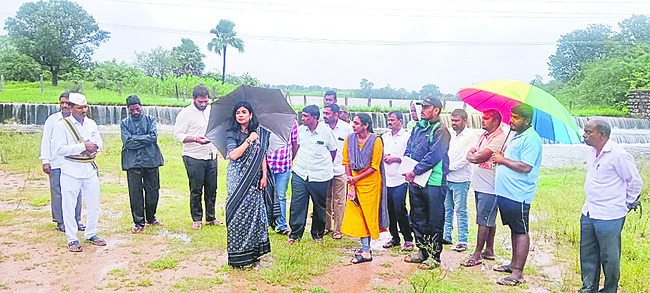 రాకపోకలకు  ఇబ్బందులు ఉండొద్దు
2