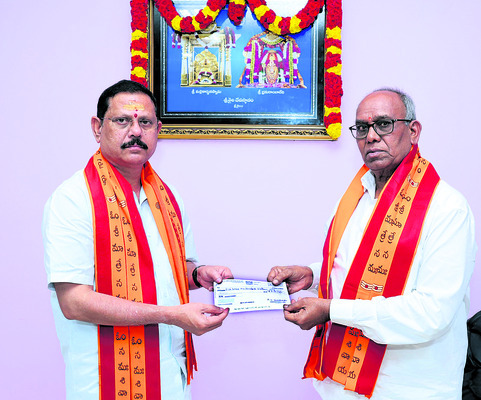 రూ.10 లక్షల విరాళం 1