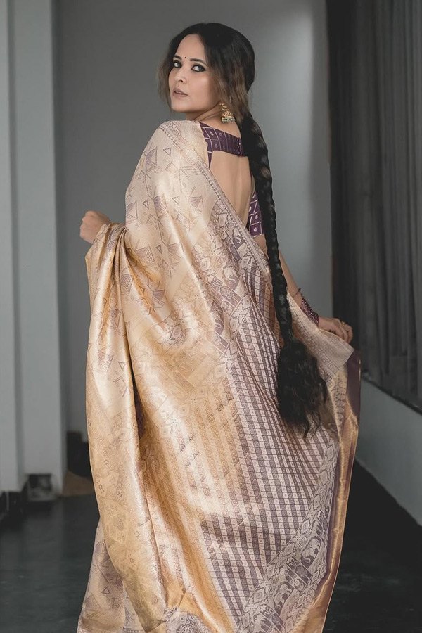 Anchor Anasuya Bharadwaj Stunning Looks In Saree Photos10